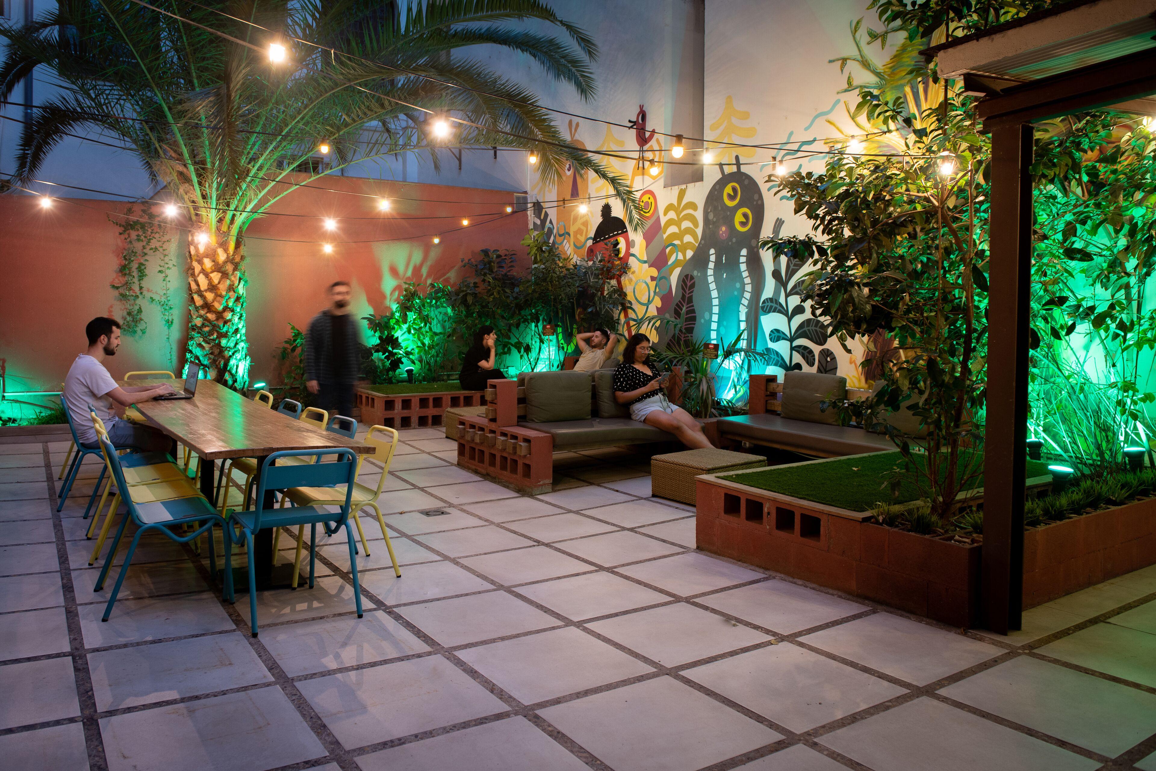 The Loft Hostel Barcelona La Pedrera — Foto’s 1